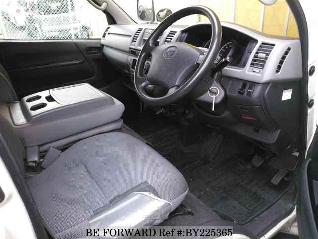 2005 Toyota HiAce JDM car for sale — photo 3 of 8