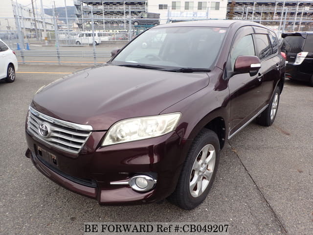 A grey JDM sports car speeding down a highway at night.