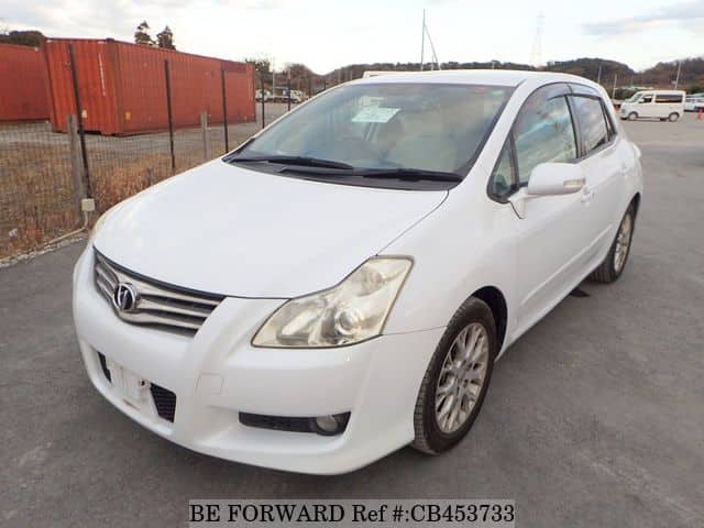 A grey JDM sports car speeding down a highway at night.