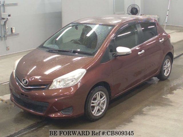 A grey JDM sports car speeding down a highway at night.