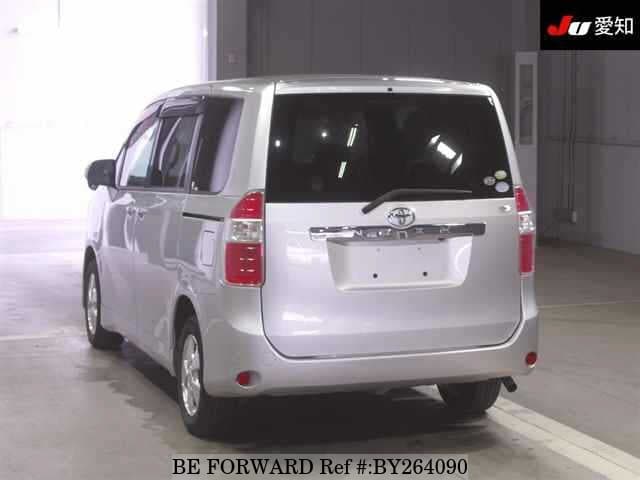 2008 Toyota Noah JDM car for sale — photo 2 of 8