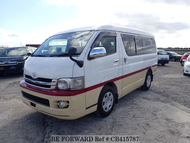 A grey JDM sports car speeding down a highway at night.