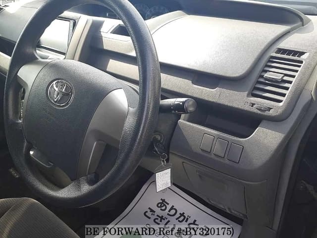 2009 Toyota Voxy JDM car for sale — photo 3 of 8