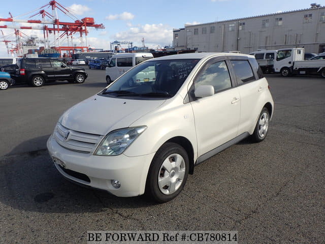 A grey JDM sports car speeding down a highway at night.