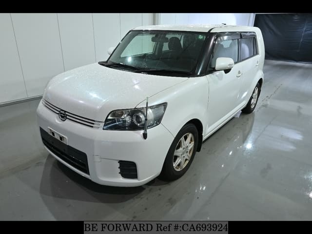 A grey JDM sports car speeding down a highway at night.