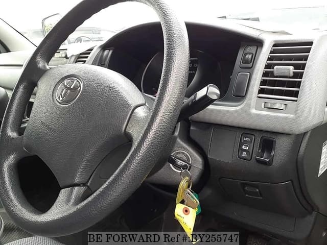 2010 Toyota HiAce JDM car for sale — photo 3 of 8