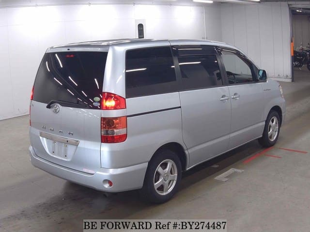 2004 Toyota Noah JDM car for sale — photo 2 of 6