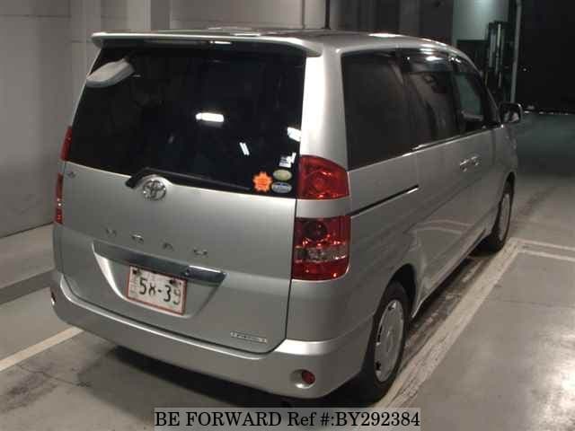 2004 Toyota Noah JDM car for sale — photo 2 of 6