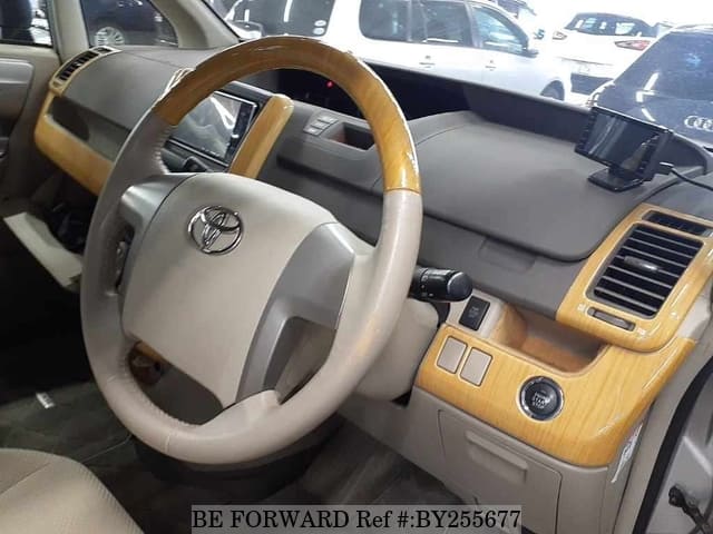 2009 Toyota Noah JDM car for sale — photo 3 of 8