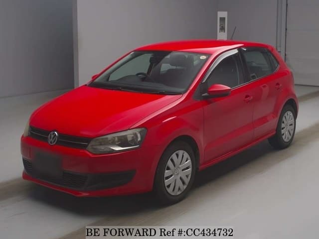 A grey JDM sports car speeding down a highway at night.