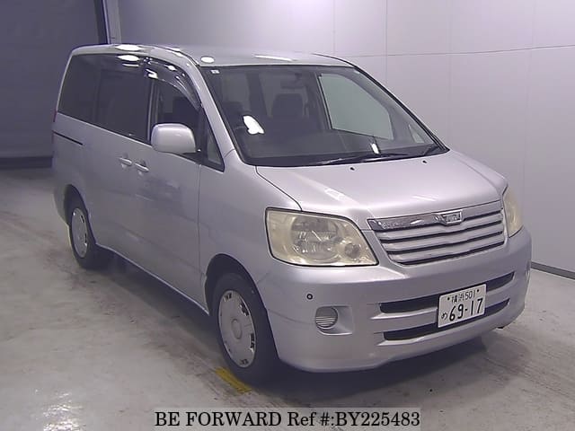 2003 Toyota Noah JDM car for sale — photo 4 of 5