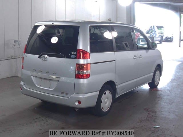 2004 Toyota Noah JDM car for sale — photo 2 of 6