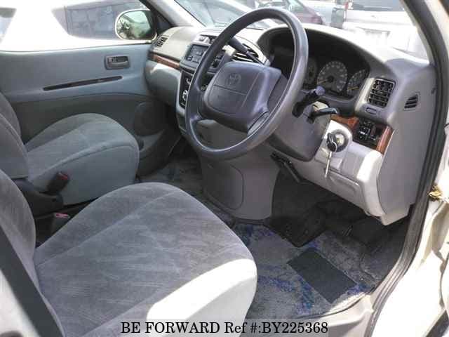 1998 Toyota Regius JDM car for sale — photo 3 of 8