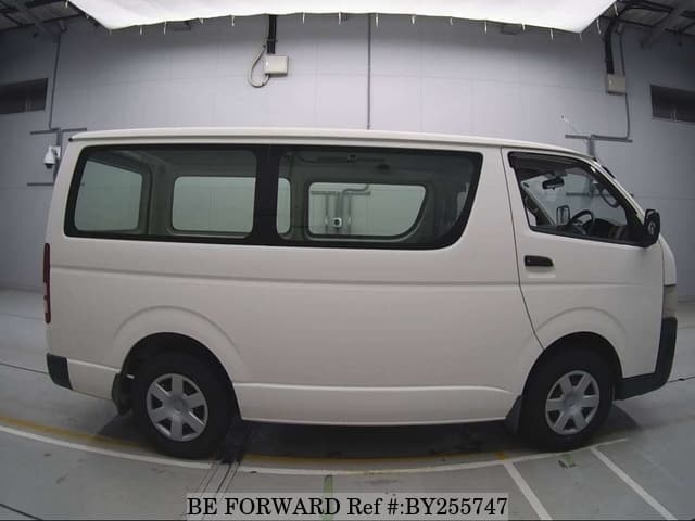 2010 Toyota HiAce JDM car for sale — photo 4 of 8