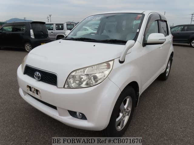 A grey JDM sports car speeding down a highway at night.