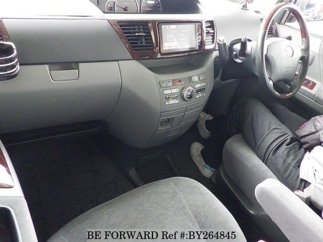 2006 Toyota Noah JDM car for sale — photo 4 of 6
