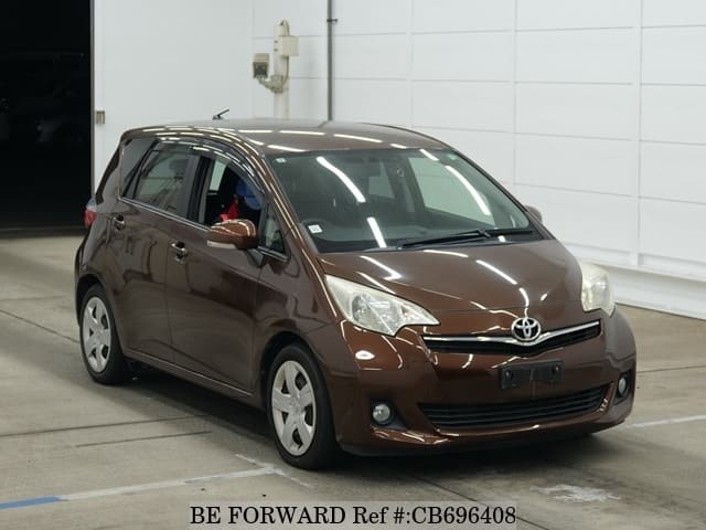 A grey JDM sports car speeding down a highway at night.