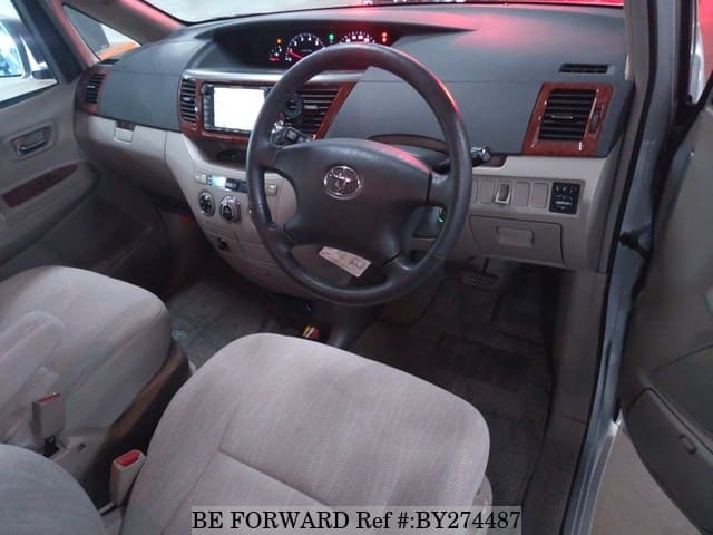 2004 Toyota Noah JDM car for sale — photo 3 of 6