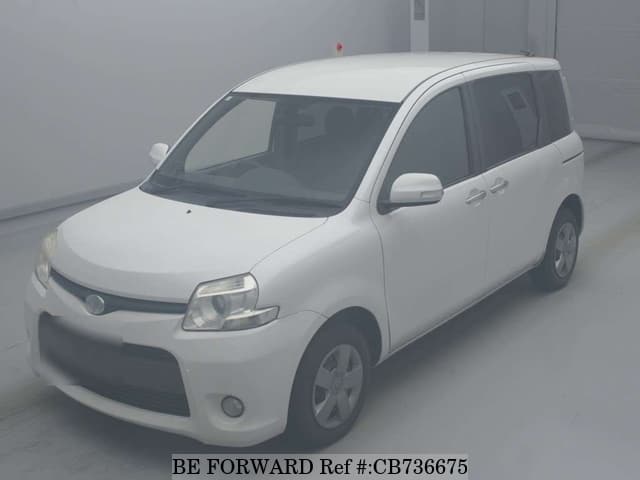 A grey JDM sports car speeding down a highway at night.