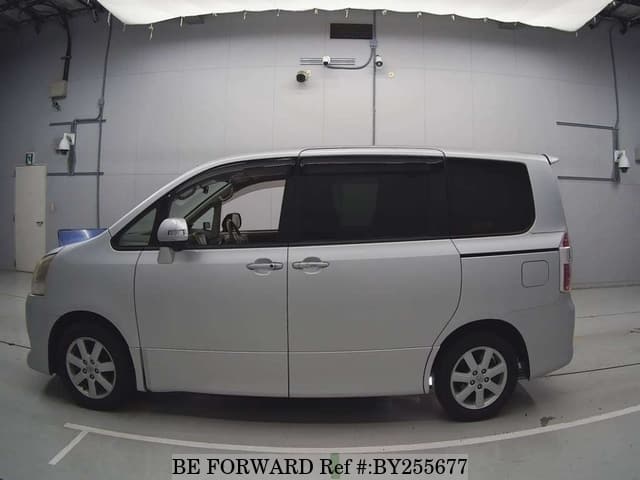 2009 Toyota Noah JDM car for sale — photo 5 of 8