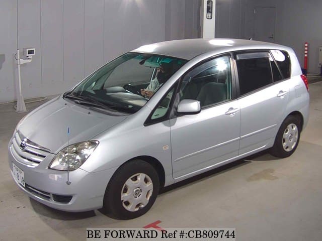 A grey JDM sports car speeding down a highway at night.