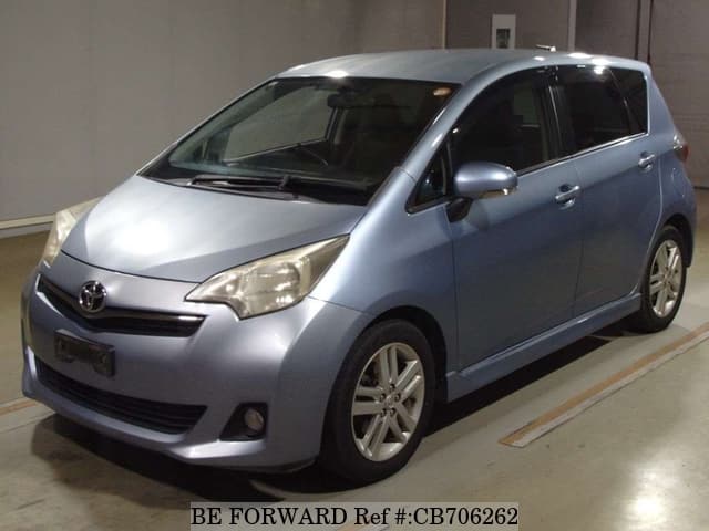 A grey JDM sports car speeding down a highway at night.