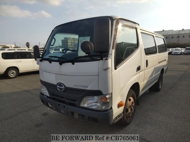 A grey JDM sports car speeding down a highway at night.