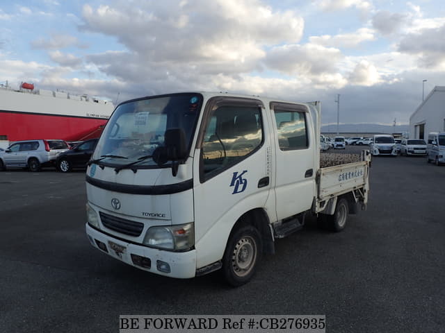A grey JDM sports car speeding down a highway at night.
