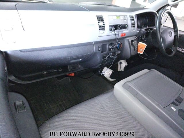 2007 Toyota HiAce JDM car for sale — photo 3 of 6
