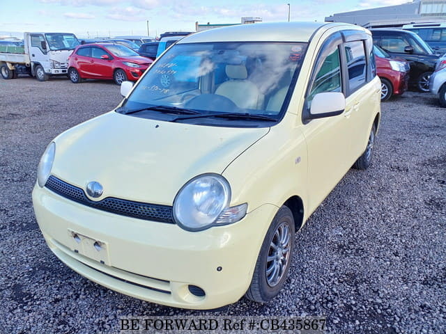 A grey JDM sports car speeding down a highway at night.