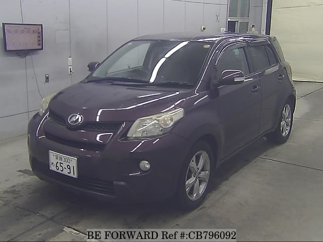 A grey JDM sports car speeding down a highway at night.