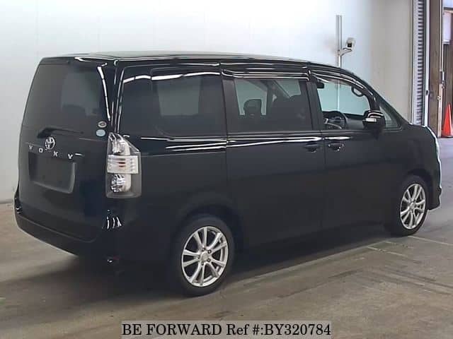 2009 Toyota Voxy JDM car for sale — photo 2 of 6