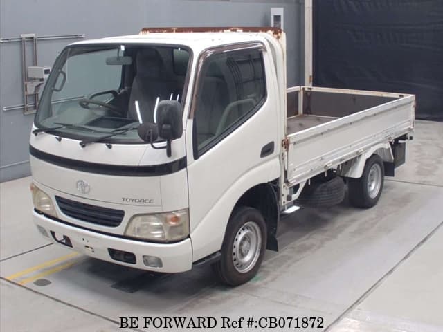 A grey JDM sports car speeding down a highway at night.