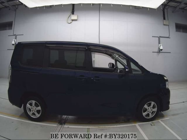 2009 Toyota Voxy JDM car for sale — photo 4 of 8