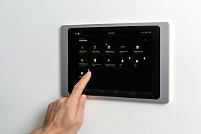 (c)Loxone_iPad-Wallmount-with-hand_Smart-Object.jpg
