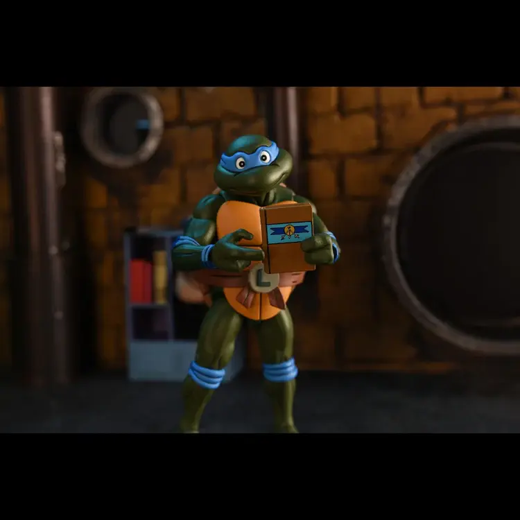 Прев'ю: Фігурка NECA TMNT Леонардо VHS