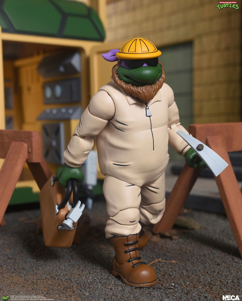 Прев'ю: Фігурка Ultimate TMNT Чуваки на районі Донателло Будівельник