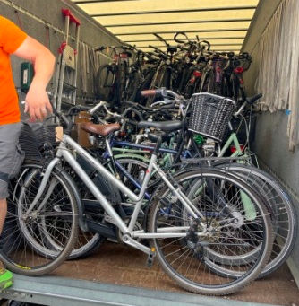 ZWEIRÄDER AUF WEITER REISE