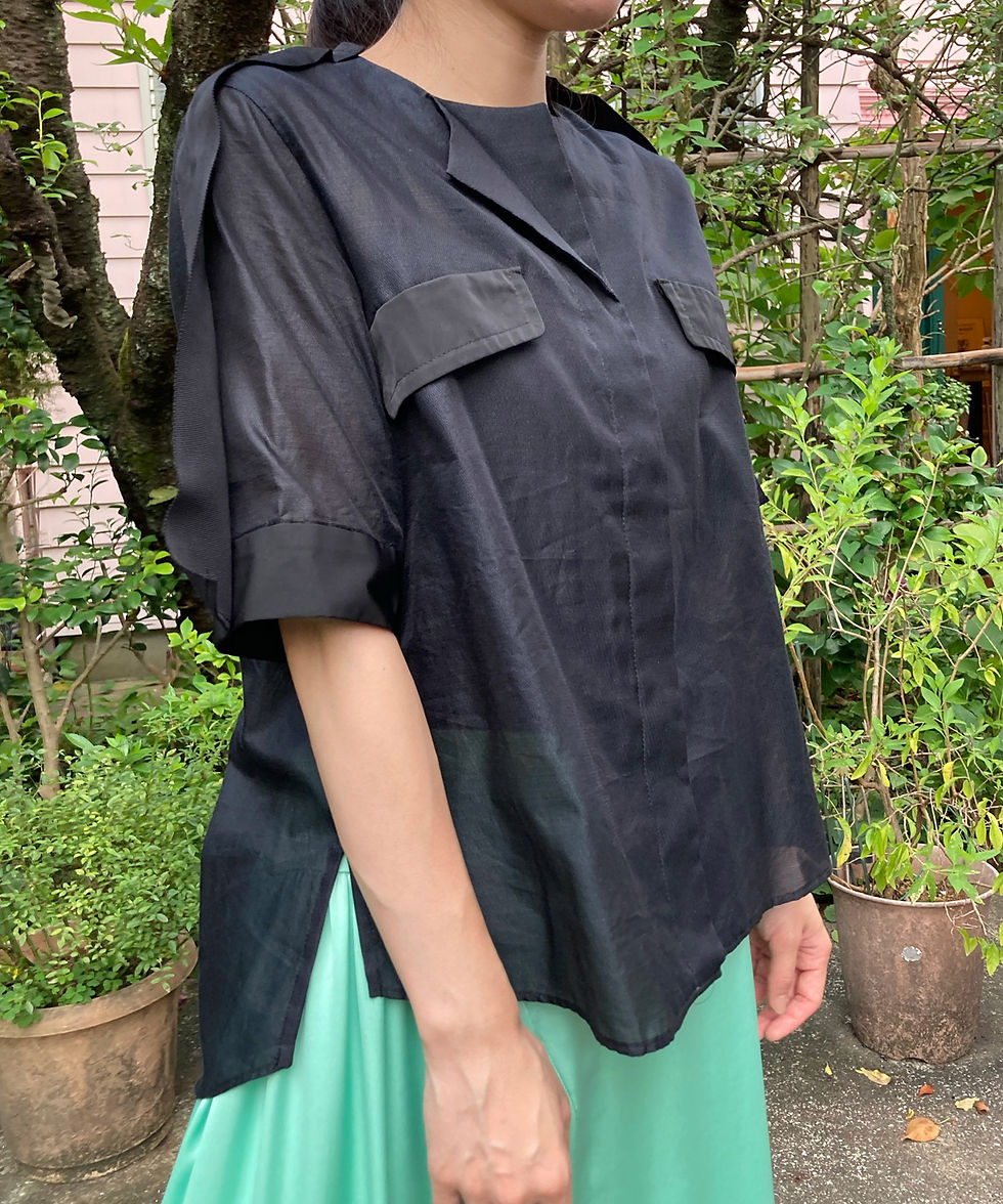 サムネイル： Shoulder line switching blouse