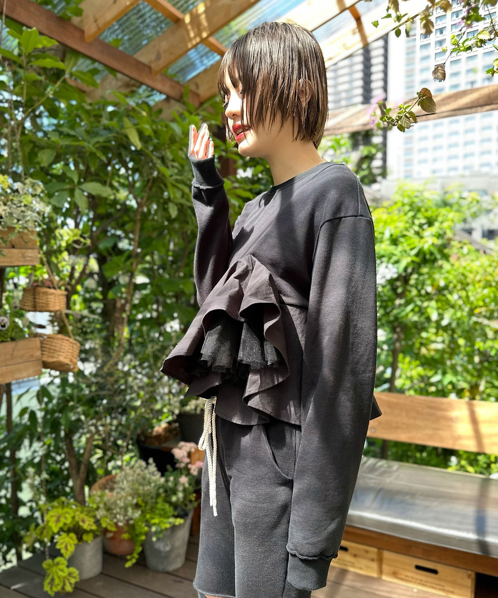 サムネイル： Volume frill cropped sweat(製品)