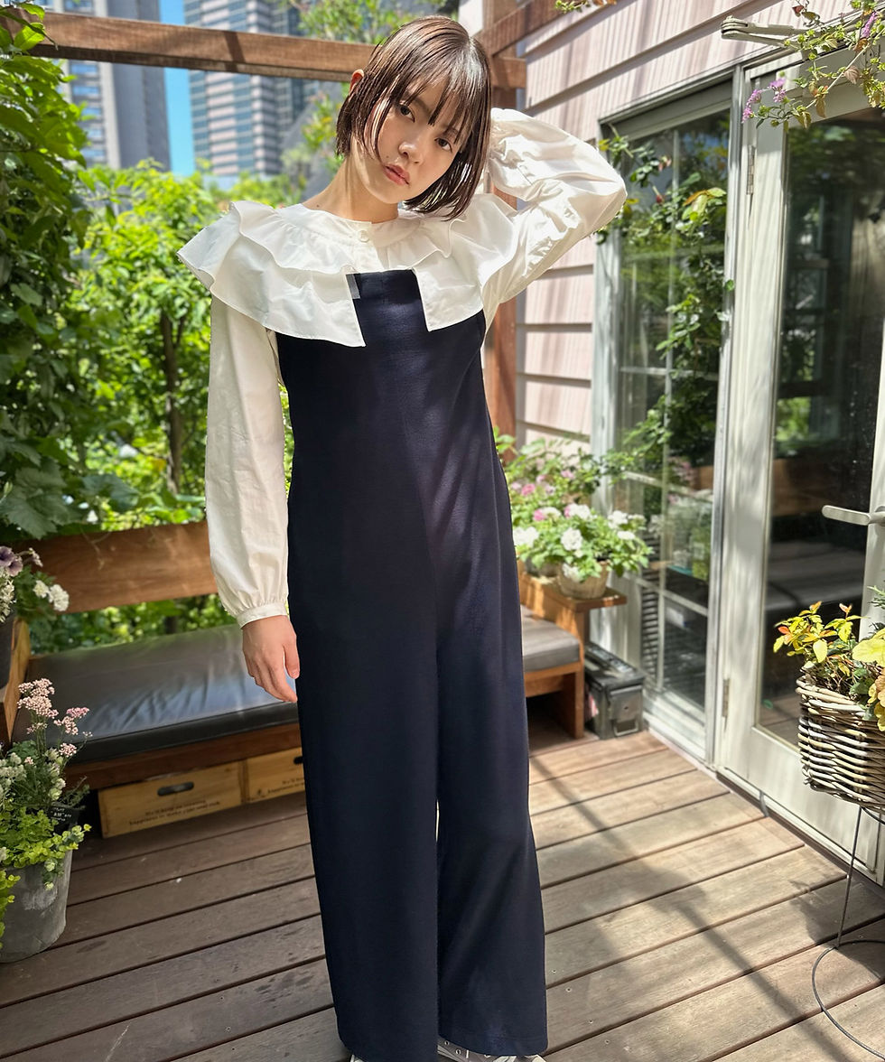 サムネイル： Frill collar typewriter blouse