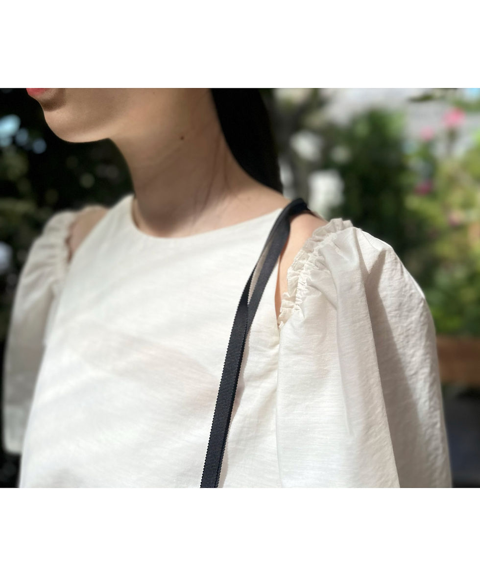 サムネイル： Open balloon shoulder blouse