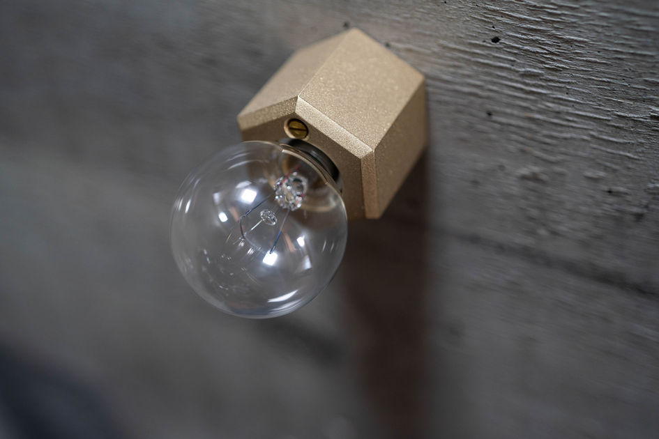 真鍮の壁付ライト