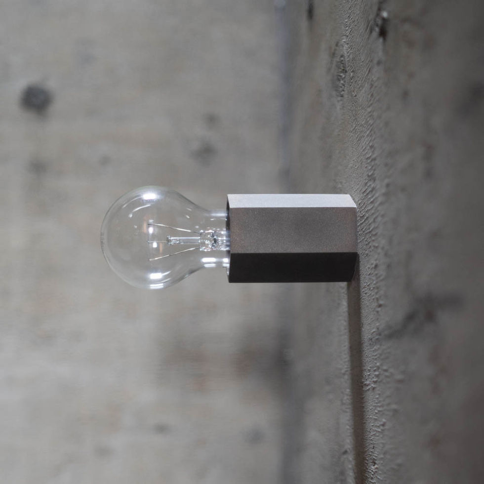 壁付けライト / 六角 L (真鍮灰染め)