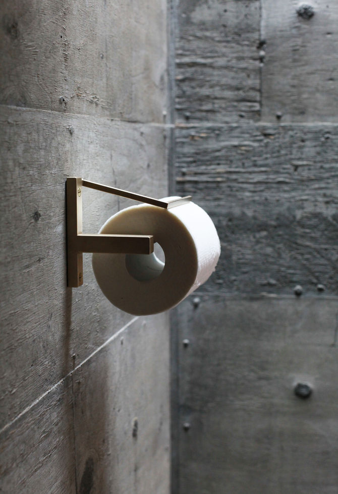 真鍮製のトイレットペーパーホルダー