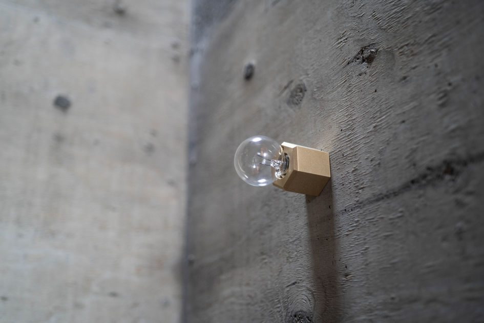 真鍮の壁付ライト