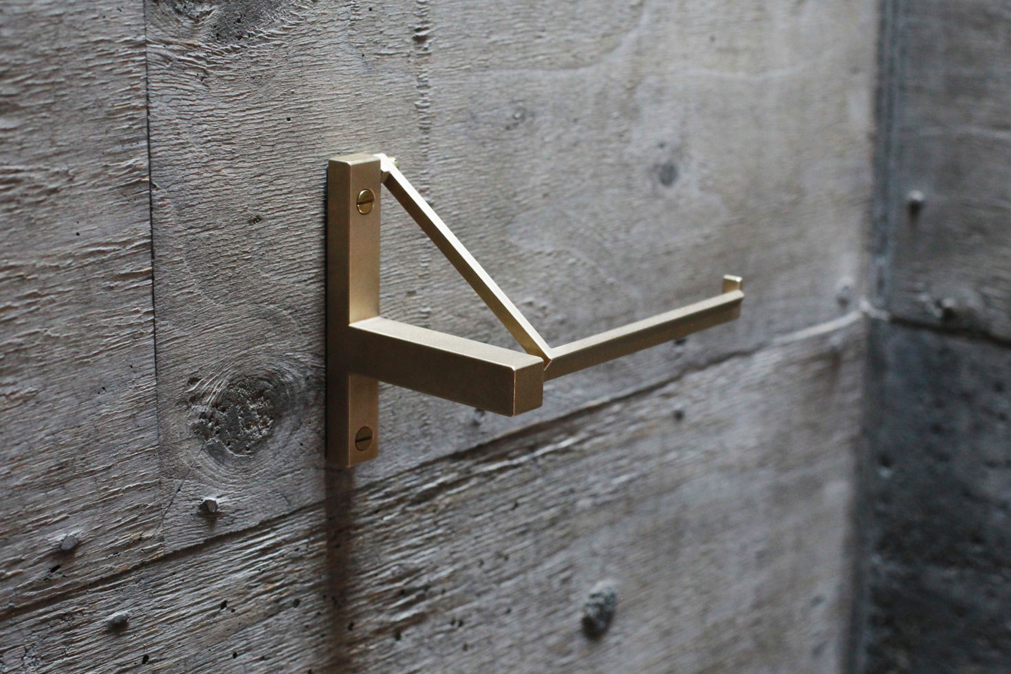 真鍮製のトイレットペーパーホルダー