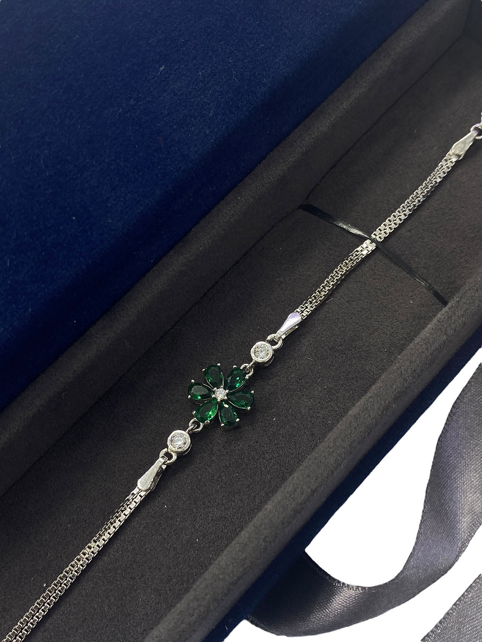 Küçük resim: Zümrüt Lotus Kadın Bilekliği 925 ayar gümüş 18 ayar beyaz altın kaplama