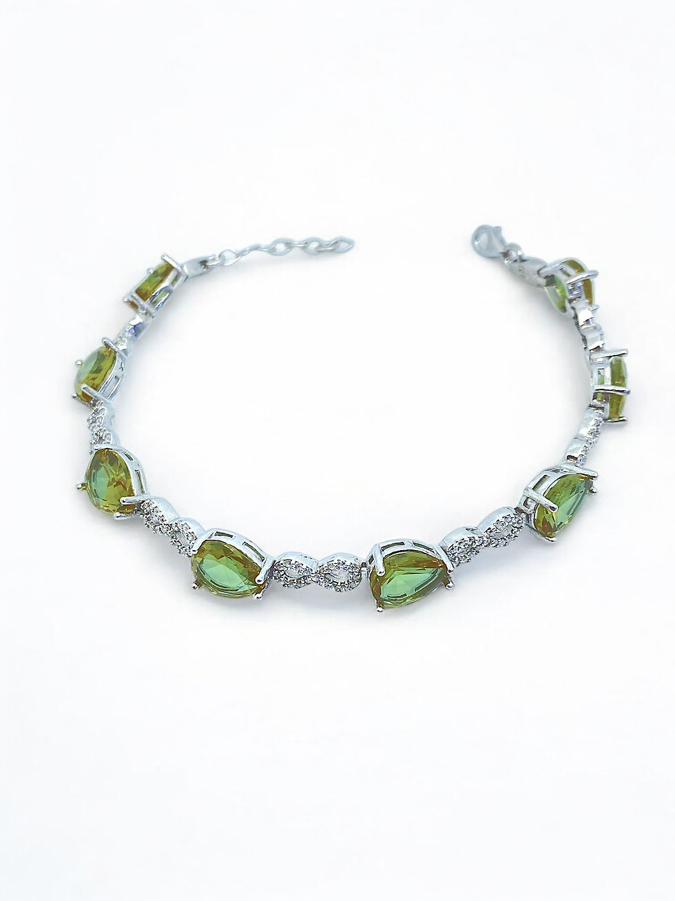 Küçük resim: Zultanit Damla Model Kadın Bilekliği 925 ayar gümüş 18 ayar beyaz altın kaplama