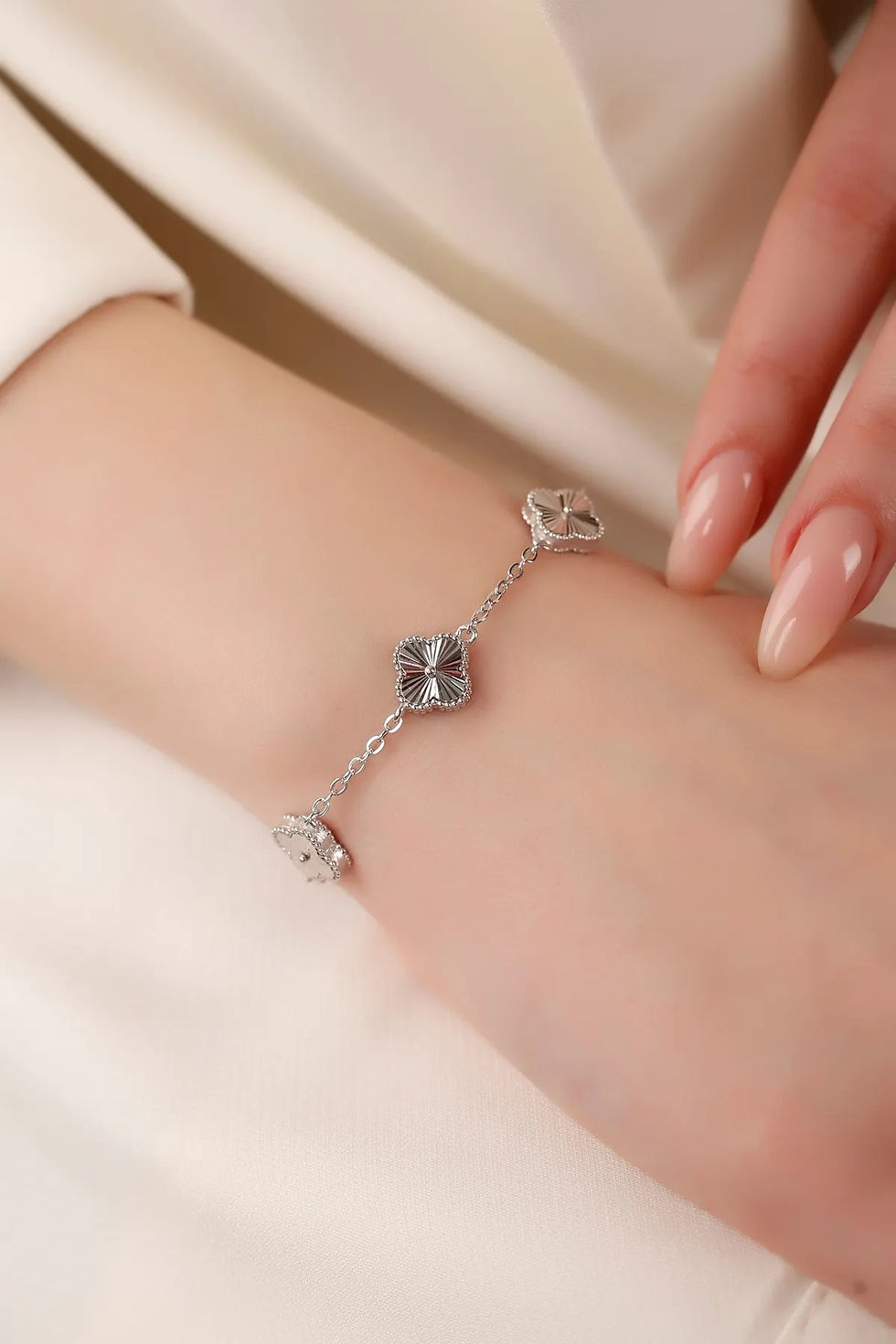 Küçük resim: Yonca bileklik 925 ayar Gümüş 18 ayar Beyaz Altın Kaplama